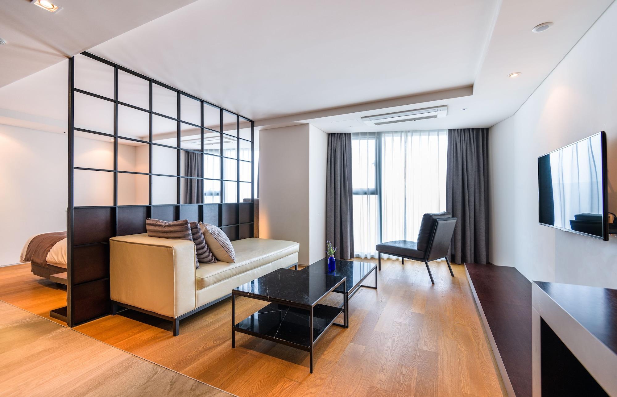 Brown Suites Hotel And Resort Jeju Exteriör bild
