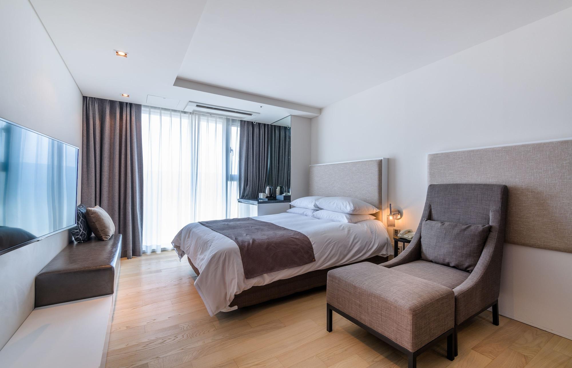 Brown Suites Hotel And Resort Jeju Exteriör bild